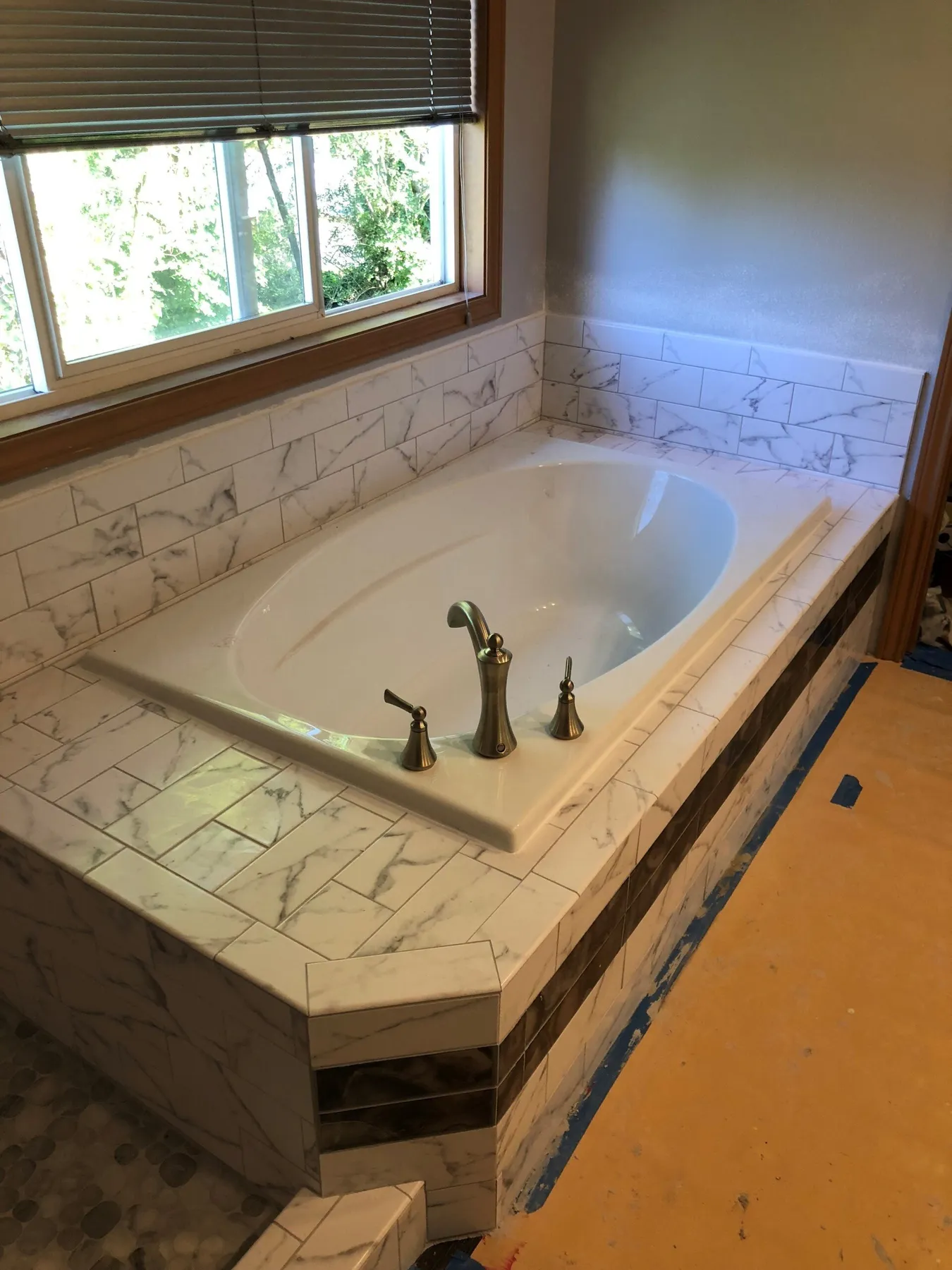 New luxury tub with surround
